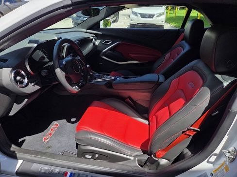 Used 2023 Chevrolet Camaro SS RWD image 8
