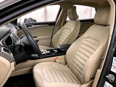 Used 2016 Ford Fusion SE image 24