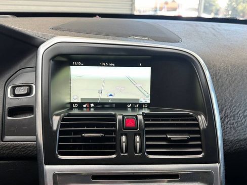 Used 2017 Volvo XC60 T5 Dynamic w/ Advanced Package AWD/4WD image 11