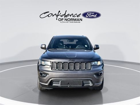 Used 2019 Jeep Grand Cherokee Altitude image 2
