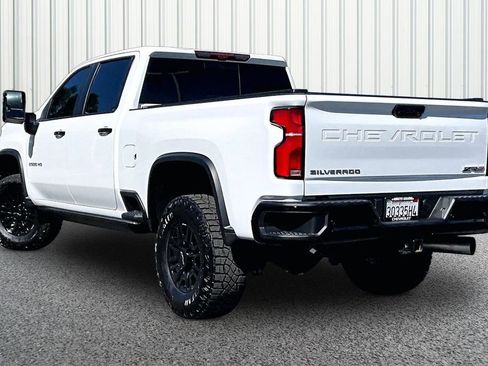 Used 2025 Chevrolet Silverado 2500 ZR2 w/ Technology Package image 23