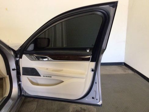 Used 2018 BMW 740i RWD image 12