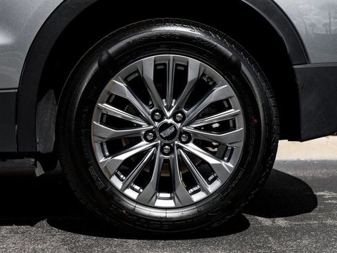 Used 2025 Cadillac XT4 Premium Luxury image 11