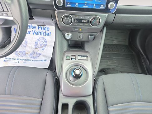 Used 2025 Nissan Leaf S image 11