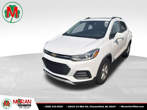 Used 2020 Chevrolet Trax LT w/ Sun & Sound Package FWD image 1