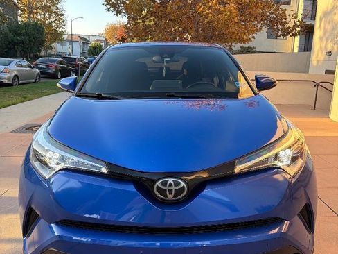 Used 2019 Toyota C-HR Limited image 3
