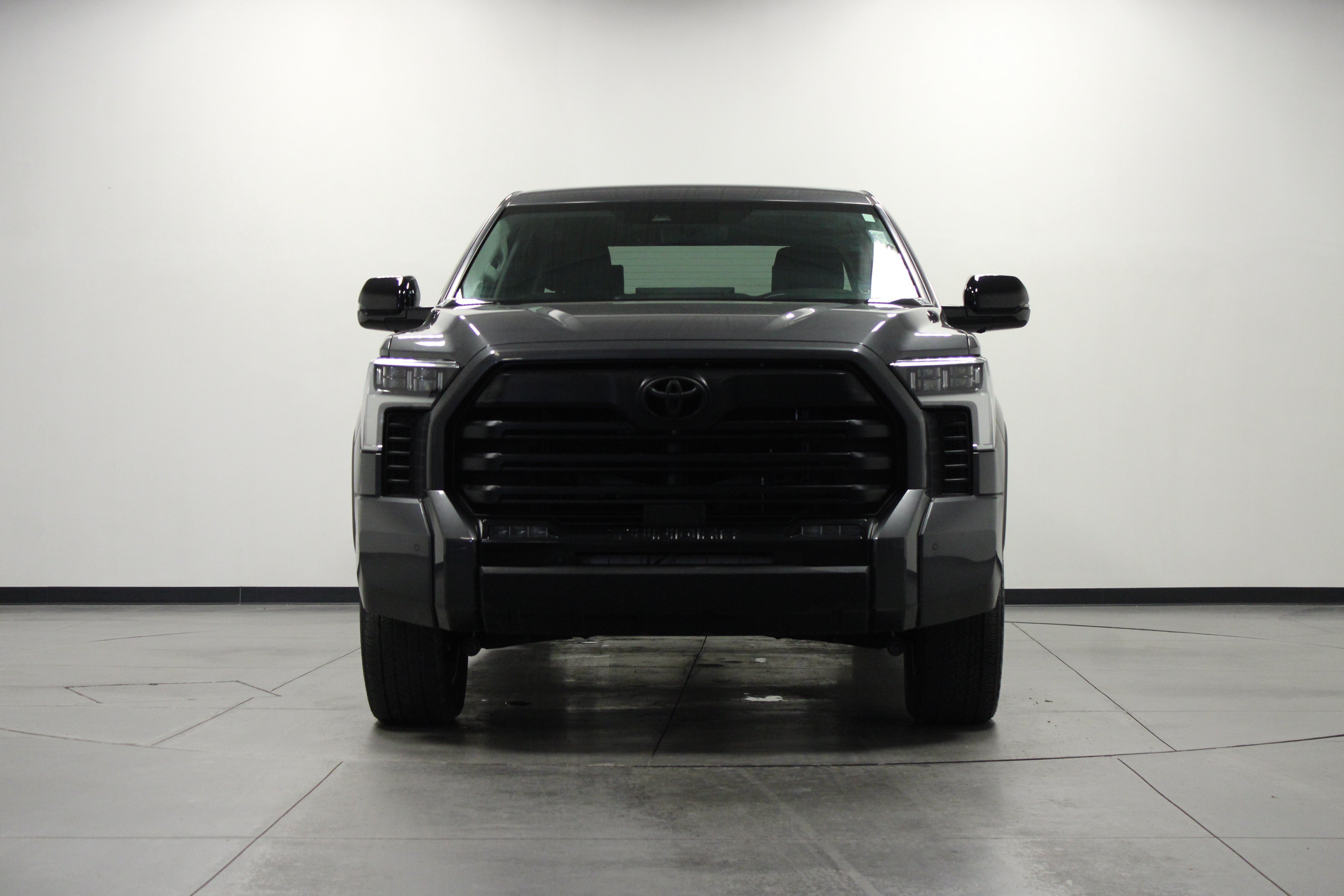 Used 2024 Toyota Tundra Limited AWD/4WD image 9