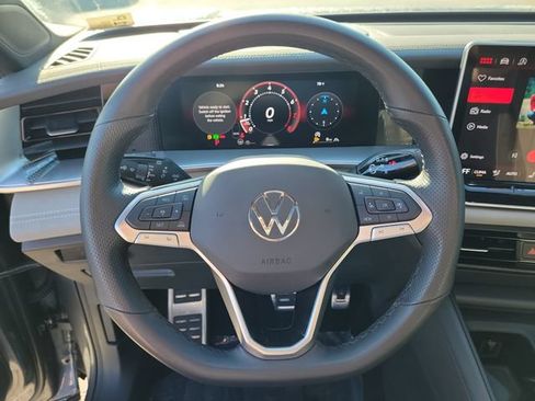 Used 2025 Volkswagen Tiguan SE R-Line AWD/4WD image 21