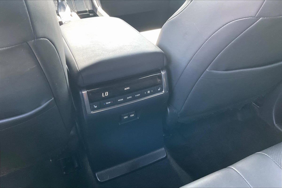 Used 2024 Lexus GX 550 w/ Accessory Package (Z1) AWD/4WD image 32