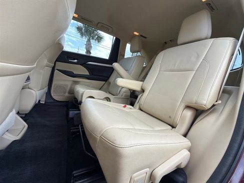 Used 2015 Toyota Highlander XLE image 9