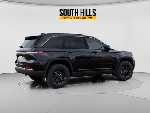 New 2026 Jeep Grand Cherokee Laredo image 4