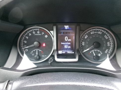 Used 2021 Toyota Tacoma TRD Sport w/ Technology Package image 23