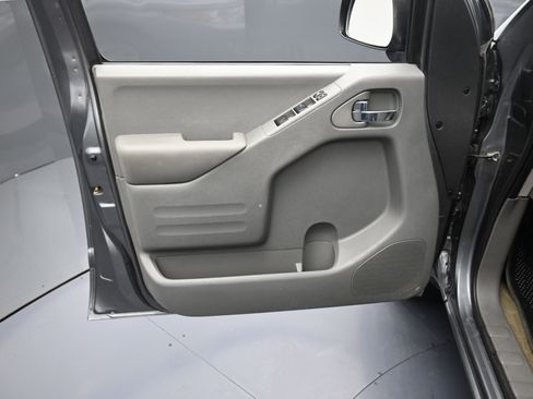 Used 2017 Nissan Frontier SV w/ SV Value Truck Package image 15