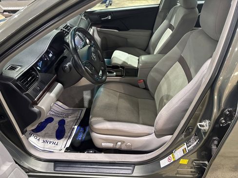 Used 2014 Toyota Camry XLE image 6
