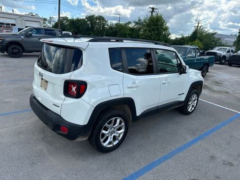 Used 2018 Jeep Renegade Latitude AWD/4WD image 17
