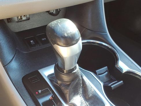 Used 2016 Toyota Highlander XLE FWD image 25