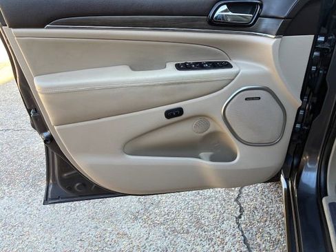 Used 2020 Jeep Grand Cherokee Overland image 23