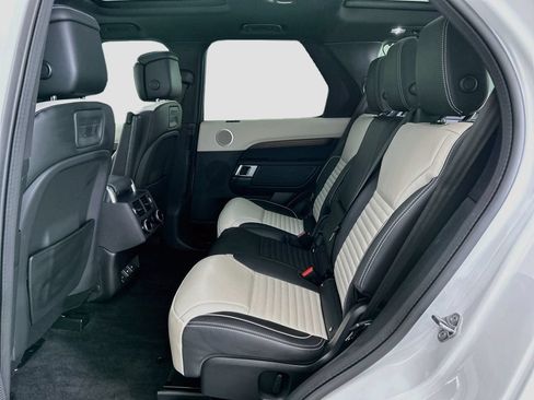 Used 2024 Land Rover Discovery Dynamic SE AWD/4WD image 20