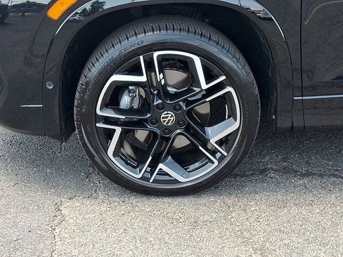 Certified 2025 Volkswagen Tiguan SEL R-Line AWD/4WD image 8
