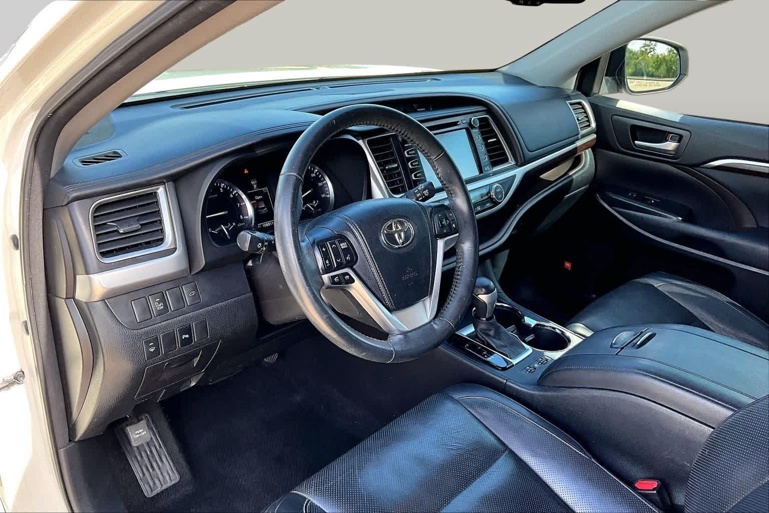 Used 2015 Toyota Highlander Limited FWD image 18