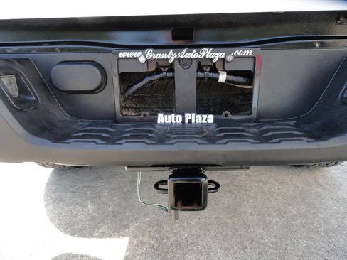 Used 2017 Toyota Tacoma SR5 RWD image 23