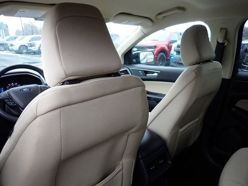 Used 2022 Ford Edge SE w/ Black Appearance Package image 16
