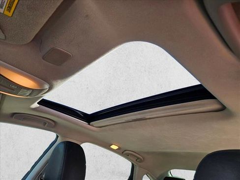 Used 2019 INFINITI Q70 Luxe image 17