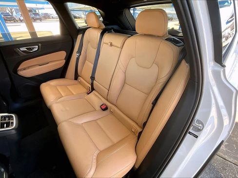 Used 2023 Volvo XC60 B6 Ultimate image 20