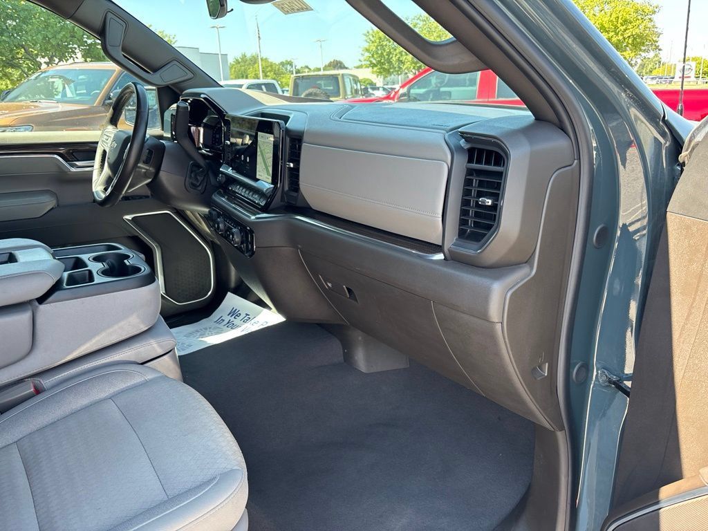 Used 2025 Chevrolet Silverado 1500 LT AWD/4WD image 28