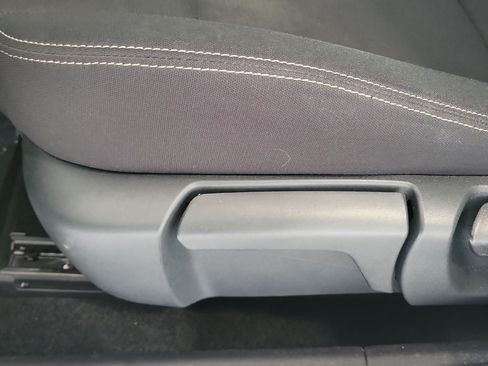 Used 2025 Nissan Rogue S FWD image 12