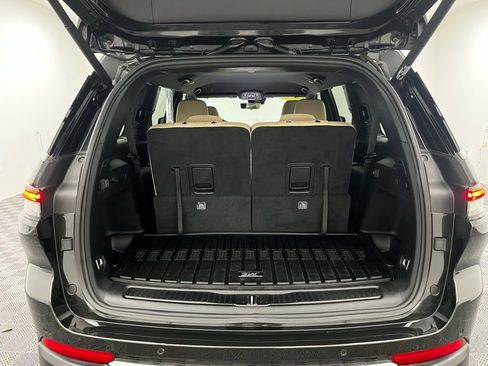 Used 2024 Jeep Grand Cherokee L Limited w/ Luxury Tech Group II image 8