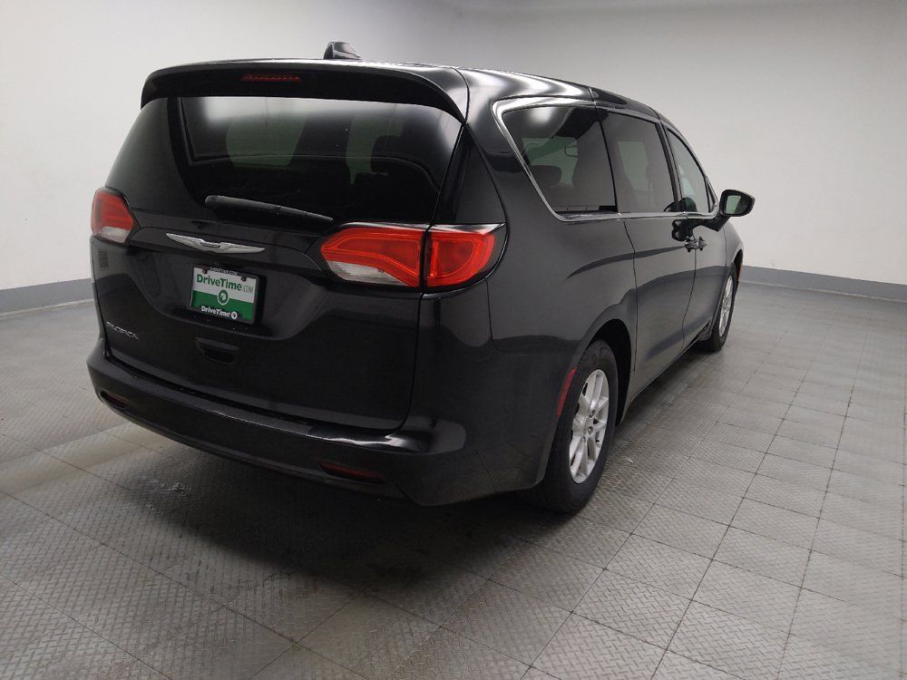 Used 2017 Chrysler Pacifica LX FWD image 9