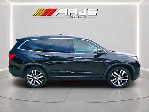 Used 2017 Honda Pilot Elite image 6