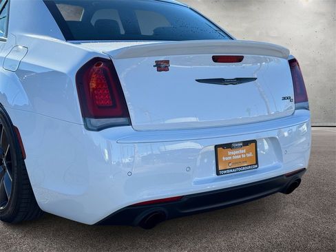 Used 2023 Chrysler 300 C image 5