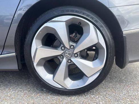 Used 2018 Honda Accord Touring image 11