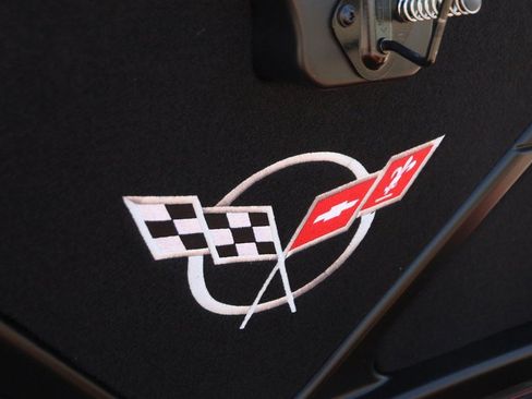 Used 2004 Chevrolet Corvette Convertible w/ Preferred Equipment Group RWD image 9
