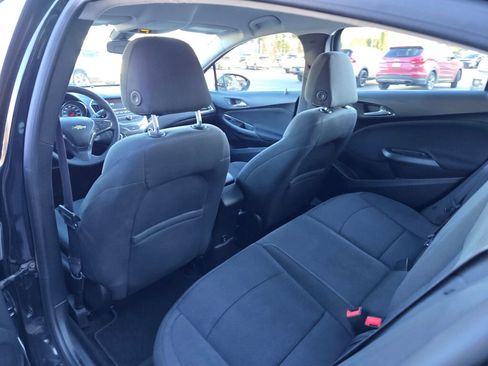 Used 2017 Chevrolet Cruze LT w/ Convenience Package image 7