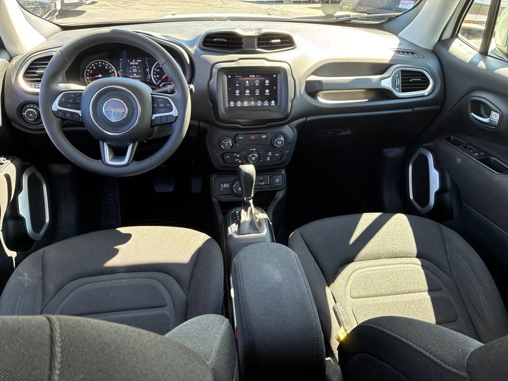Used 2020 Jeep Renegade Latitude AWD/4WD image 23