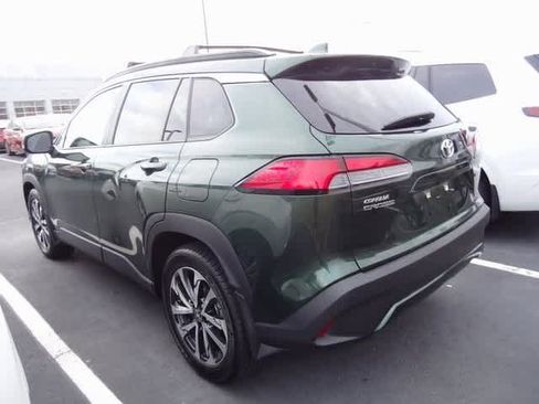 Used 2023 Toyota Corolla Cross XLE image 6