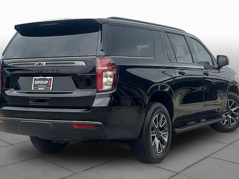 Used 2022 Chevrolet Suburban Z71 w/ Luxury Package image 12