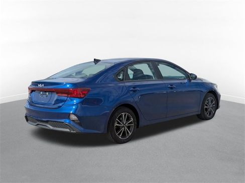 Used 2022 Kia Forte LXS image 2