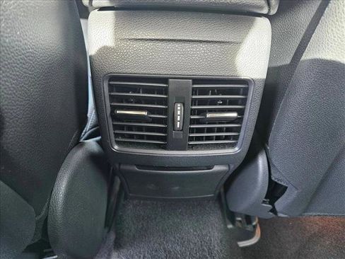 Used 2015 Mercedes-Benz CLA 250 image 16