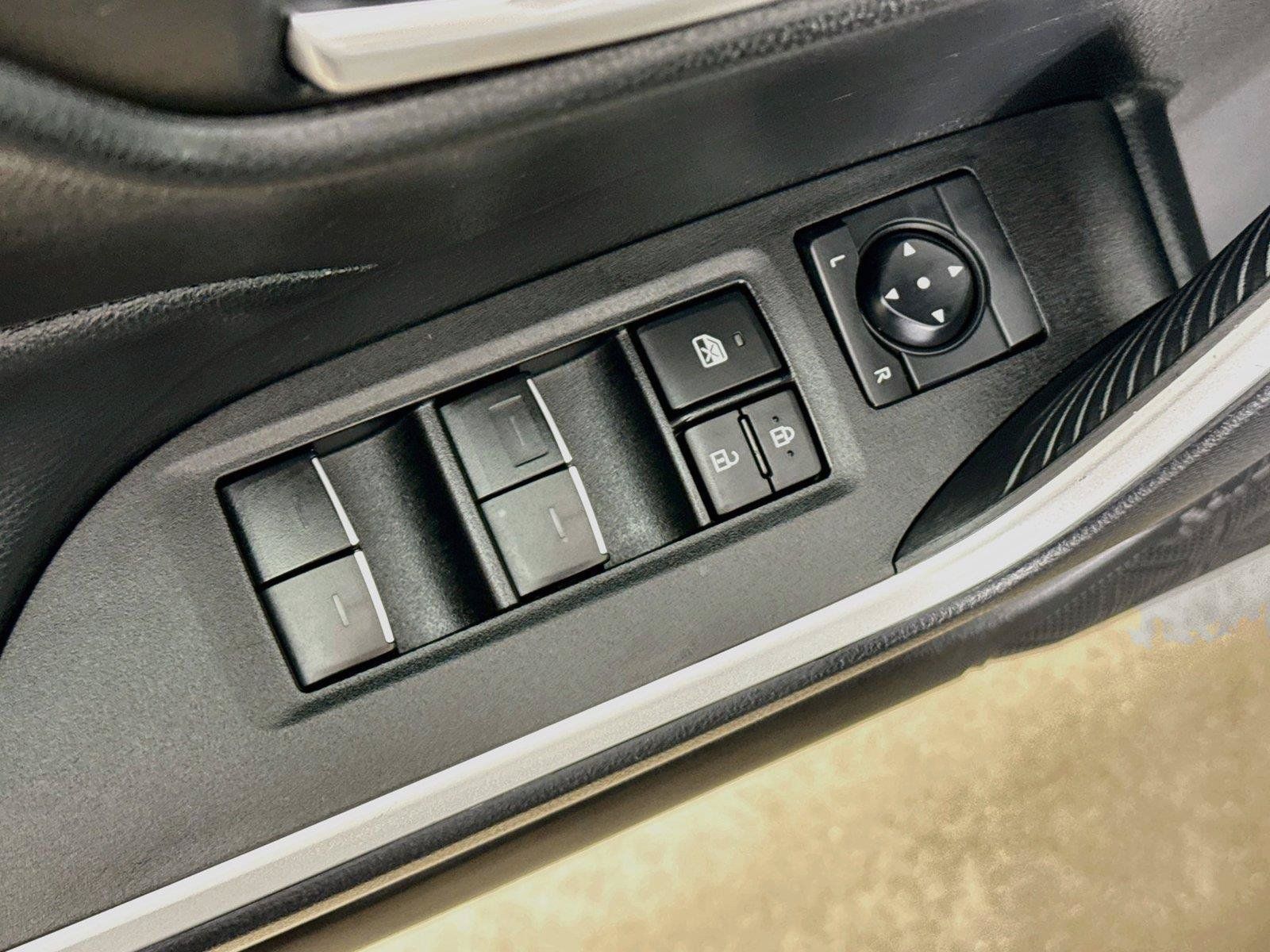 Used 2025 Toyota RAV4 XLE AWD/4WD image 19
