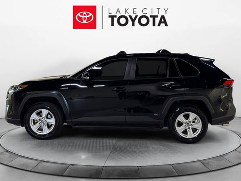Used 2020 Toyota RAV4 XLE image 3