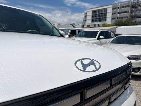 Used 2024 Hyundai Santa Fe SE FWD image 5