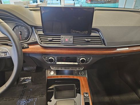 Used 2023 Audi Q5 2.0T Premium w/ Convenience Package image 18