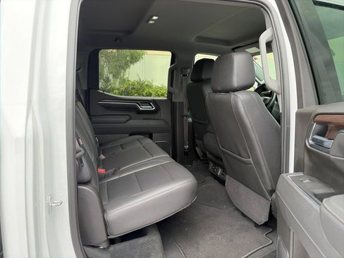 Used 2025 GMC Sierra 1500 SLT RWD image 12
