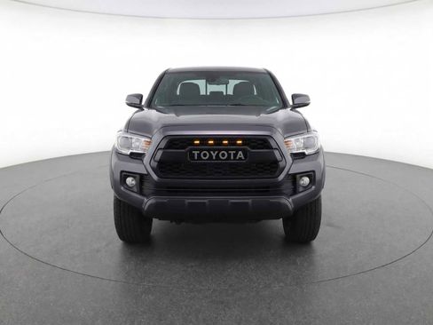 Used 2018 Toyota Tacoma TRD Off-Road AWD/4WD image 2