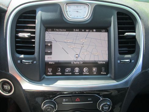 Used 2016 Chrysler 300 C AWD/4WD image 17