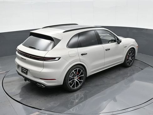 New 2026 Porsche Cayenne S image 30